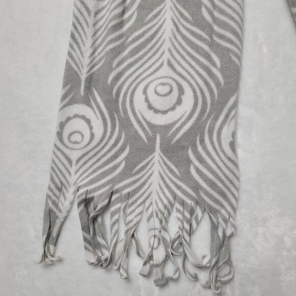 Old Navy Gray and White Fleece Scarf With Feather Pattern - Picture 3 of 8